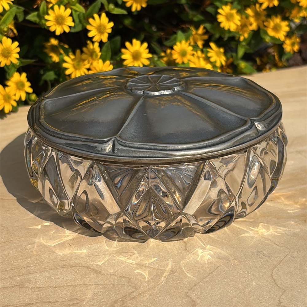 Vintage Jonal Great Britain Round Crystal Box With Silver Plated Lid